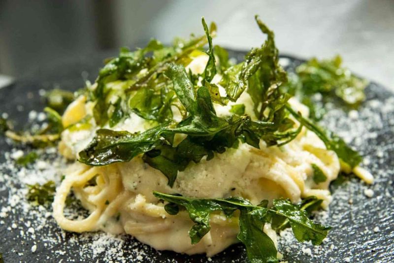 Tonnarelli Cacio Pepe Limone e Rughetta Croccante