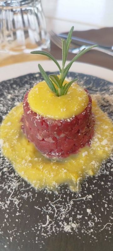 Tartare con Crema di Carbonara